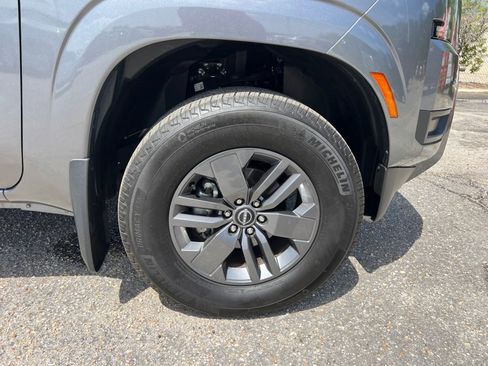 Used 2025 Nissan Frontier SV AWD/4WD image 25