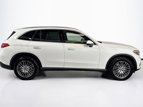 Certified 2025 Mercedes-Benz GLC 300 image 4