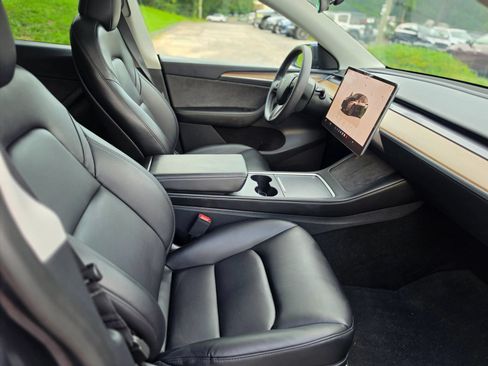 Used 2024 Tesla Model Y 2WD image 13
