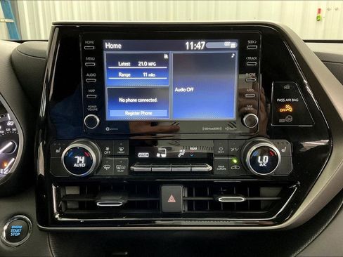 Used 2022 Toyota Highlander XLE image 35