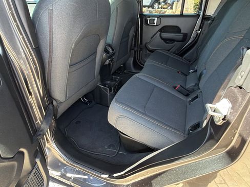 Used 2025 Jeep Gladiator Sport image 23