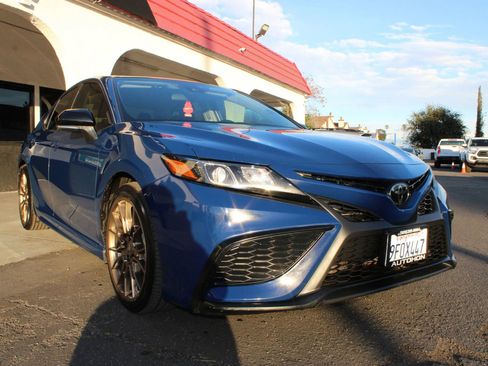 Used 2023 Toyota Camry SE image 5