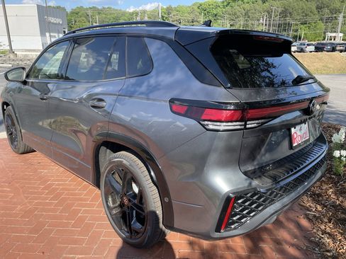 New 2026 Volkswagen Tiguan SE R-Line FWD image 6
