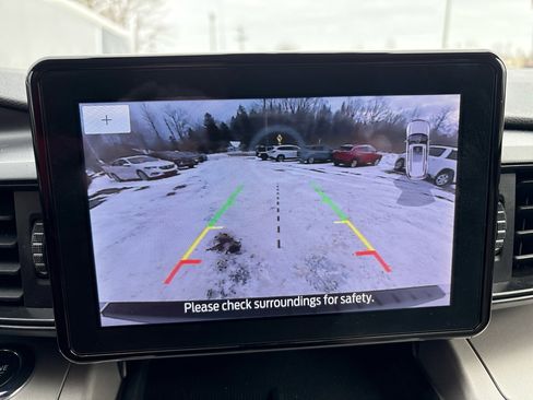 Used 2023 Ford Explorer XLT image 18