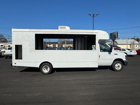 Used 2015 Ford E-450 and Econoline 450 Super Duty w/ Shuttle Bus Prep Package image 2