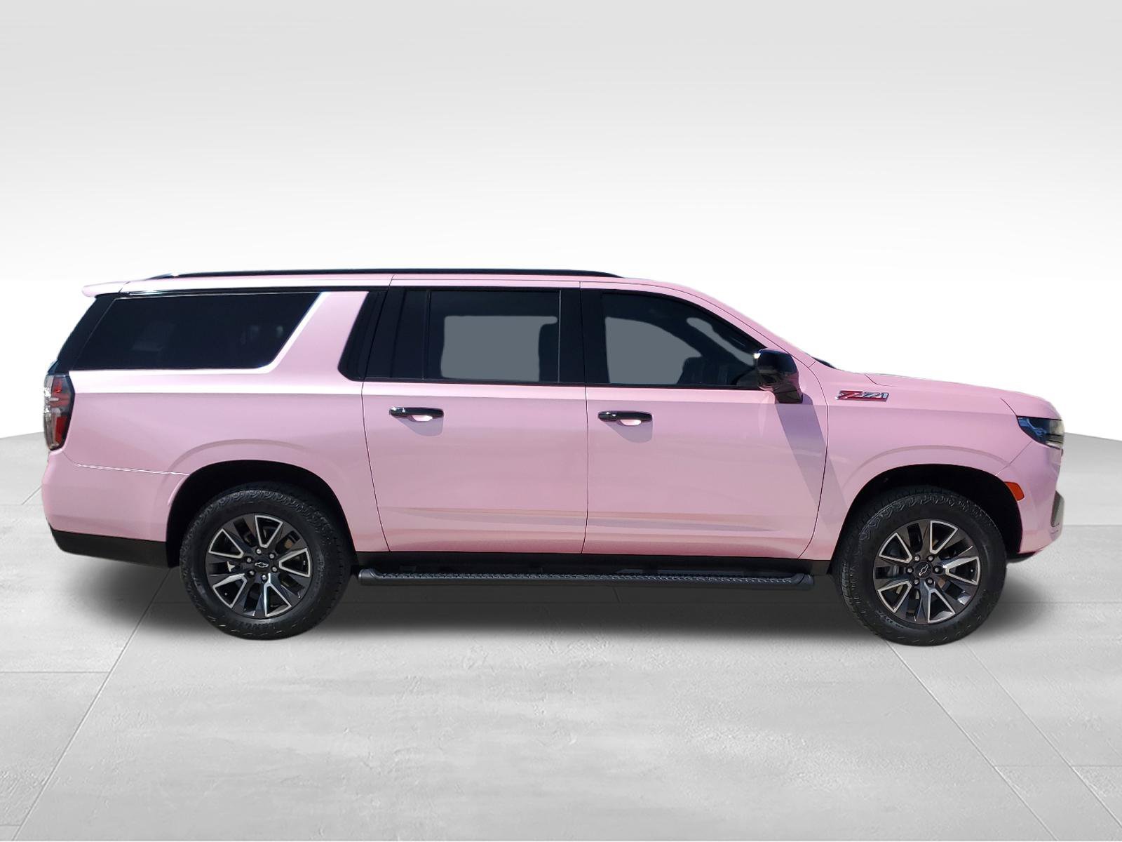 Used 2024 Chevrolet Suburban Z71 w/ Luxury Package AWD/4WD image 4