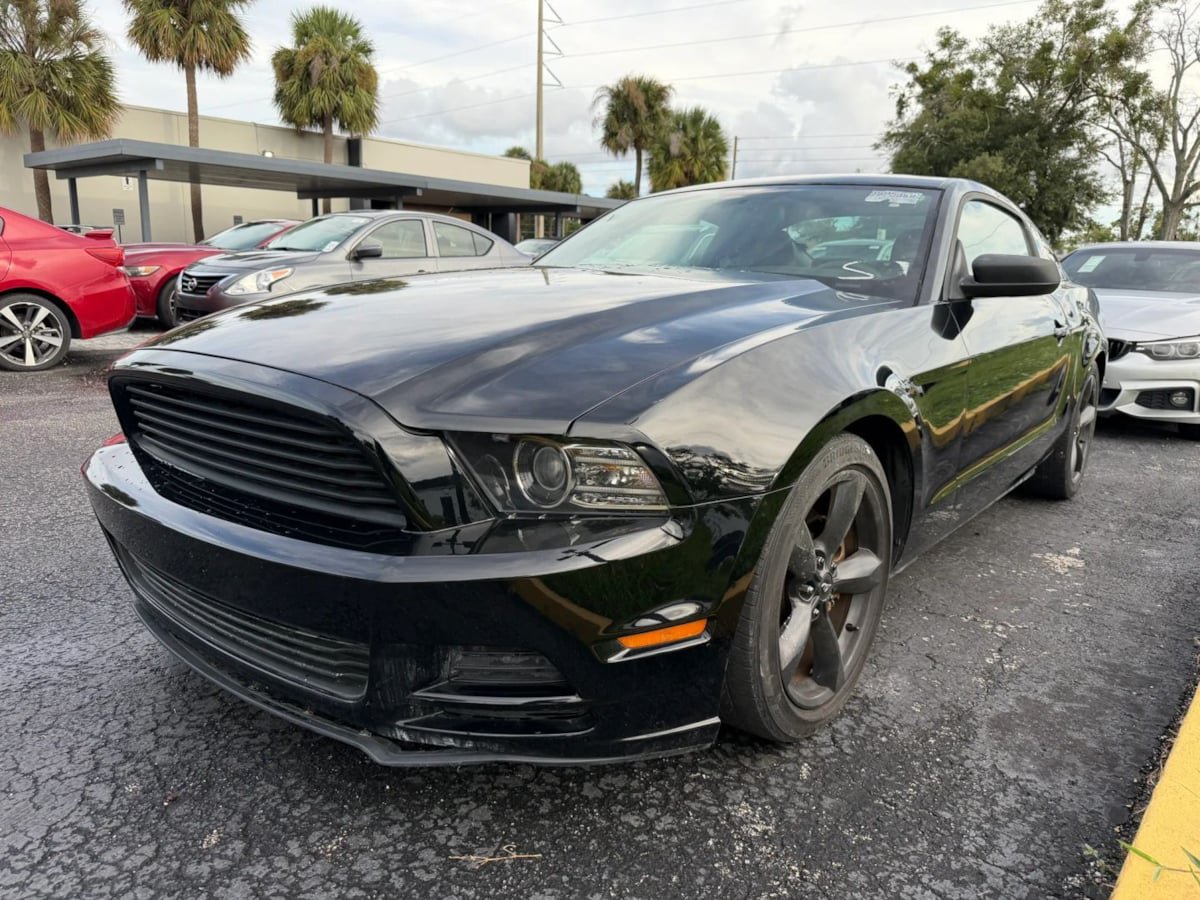Used 2014 Ford Mustang Coupe RWD image 3