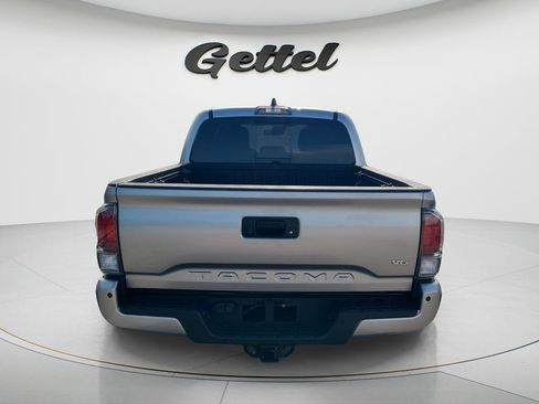 Used 2022 Toyota Tacoma TRD Sport w/ TRD Premium Sport Package AWD/4WD image 4