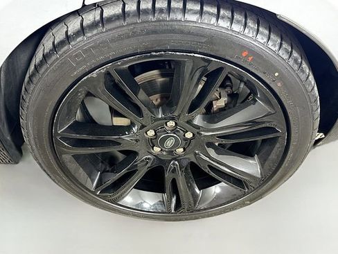 Certified 2023 Land Rover Range Rover Velar R-Dynamic S image 33