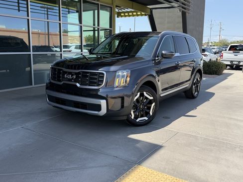 Used 2025 Kia Telluride S FWD image 2