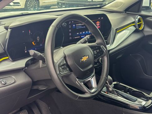 Used 2025 Chevrolet Trax LT w/ Driver Confidence Package FWD image 19