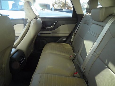 Used 2022 Lincoln Corsair AWD w/ Premium Package image 7