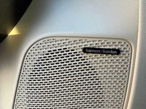 Used 2022 Chrysler Pacifica Limited image 36