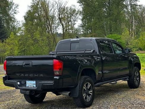 Used 2017 Toyota Tacoma TRD Off-Road AWD/4WD image 7