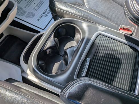Used 2022 Chrysler Pacifica Touring-L w/ Uconnect Theater Family Group FWD image 76