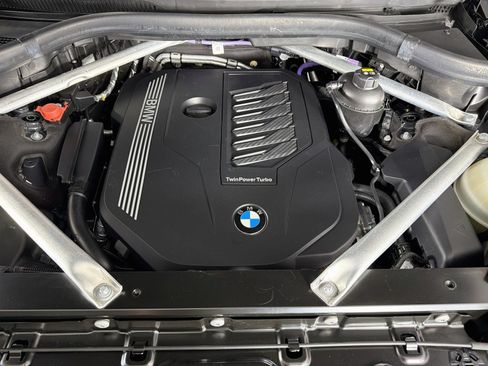 Used 2022 BMW X7 xDrive40i w/ M Sport Package AWD/4WD image 32