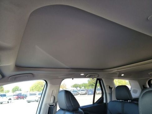 Used 2025 Honda Pilot Touring image 15
