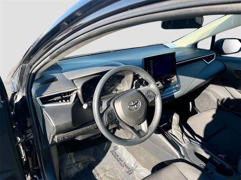 Used 2023 Toyota Corolla LE image 9