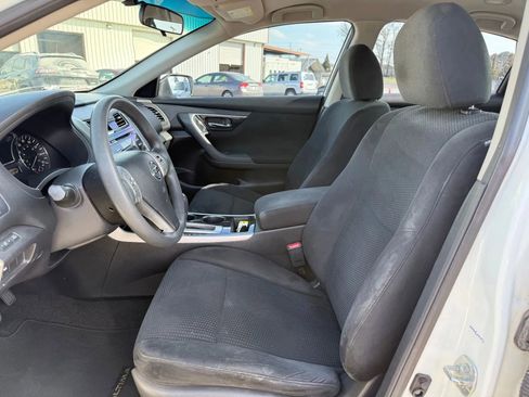 Used 2014 Nissan Altima 2.5 S w/ Display Audio Package FWD image 2