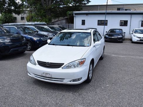 Used 2004 Toyota Camry XLE w/ VSC & Side Airbag Pkg FWD image 1