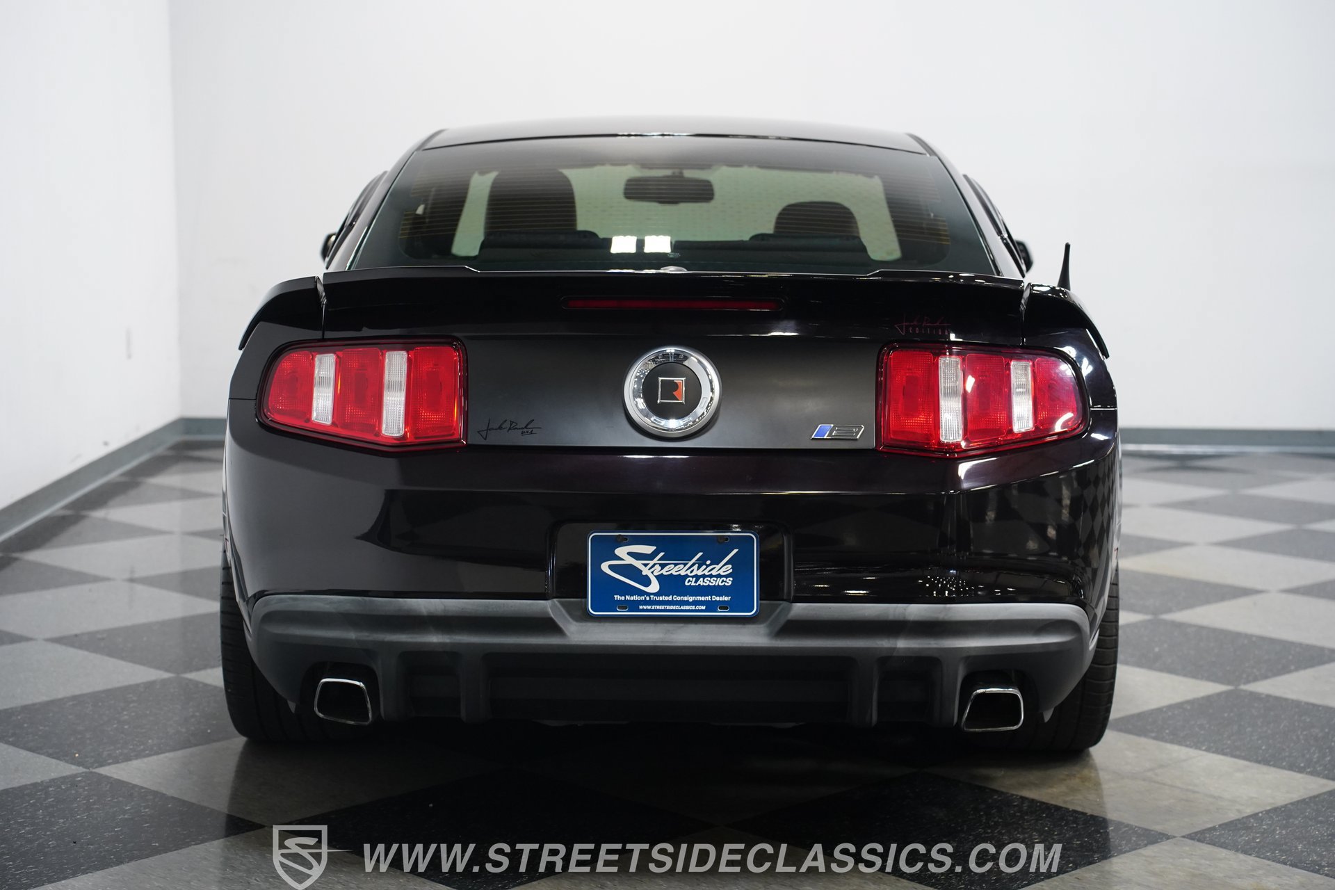 Used 2012 Ford Mustang GT Premium w/ HID Headlamps & Security Pkg RWD image 24