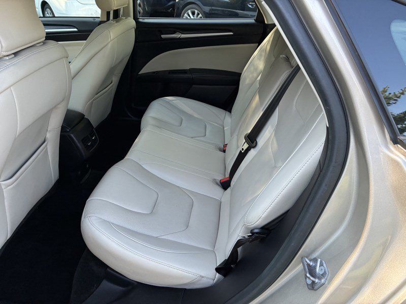 Used 2018 Ford Fusion Titanium FWD image 16
