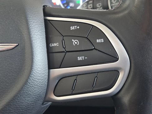 Certified 2018 Chrysler Pacifica Touring-L Plus FWD image 11