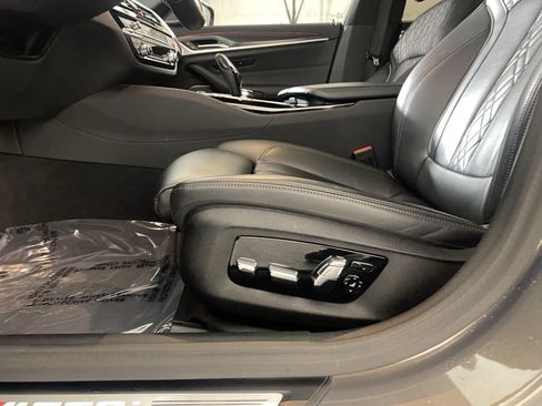 Used 2023 BMW M550i xDrive image 17