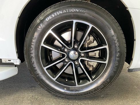 Used 2016 Dodge Grand Caravan SXT w/ UConnect Hands-Free Group image 26