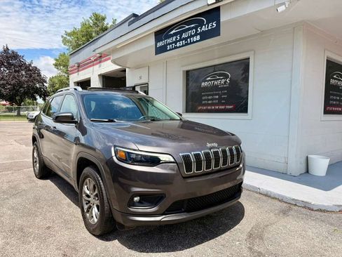 Used 2019 Jeep Cherokee Latitude Plus w/ Comfort/Convenience Group AWD/4WD image 5