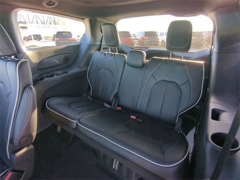 New 2026 Chrysler Pacifica Limited w/ S Appearance Package image 16