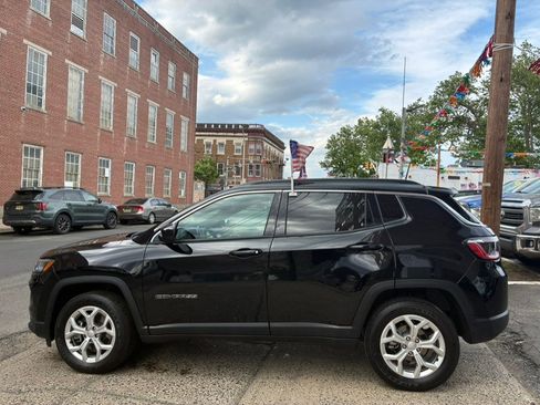 Used 2024 Jeep Compass Latitude AWD/4WD image 4