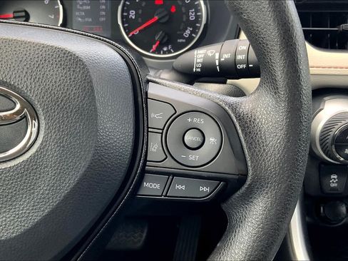Used 2021 Toyota RAV4 XLE FWD image 25