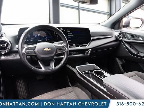Used 2025 Chevrolet Equinox LT AWD/4WD image 14