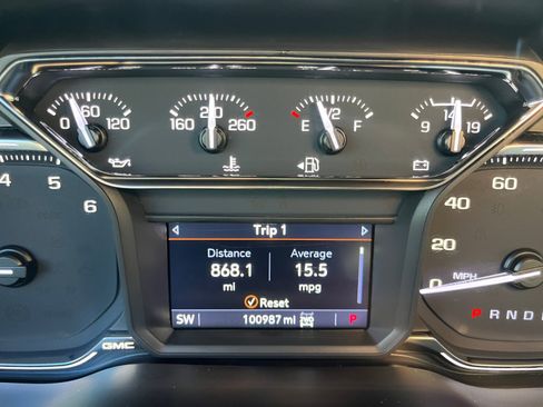 Used 2021 GMC Sierra 1500 AT4 image 2