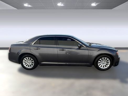 Used 2013 Chrysler 300 w/ Driver Convenience Group image 8
