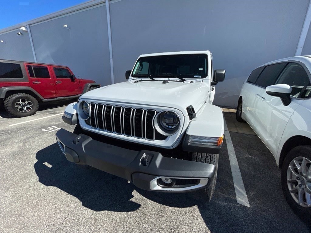 Used 2025 Jeep Wrangler Unlimited Sahara AWD/4WD image 2