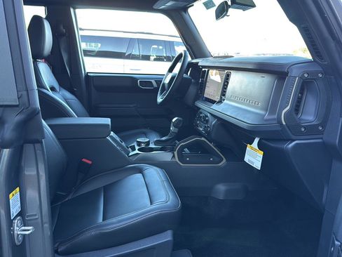 New 2025 Ford Bronco Badlands image 14