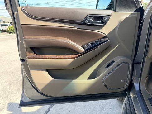 Used 2017 Chevrolet Suburban LT w/ Luxury Package image 24