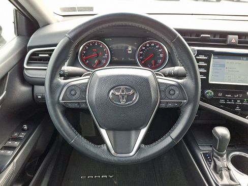 Used 2018 Toyota Camry XSE image 19