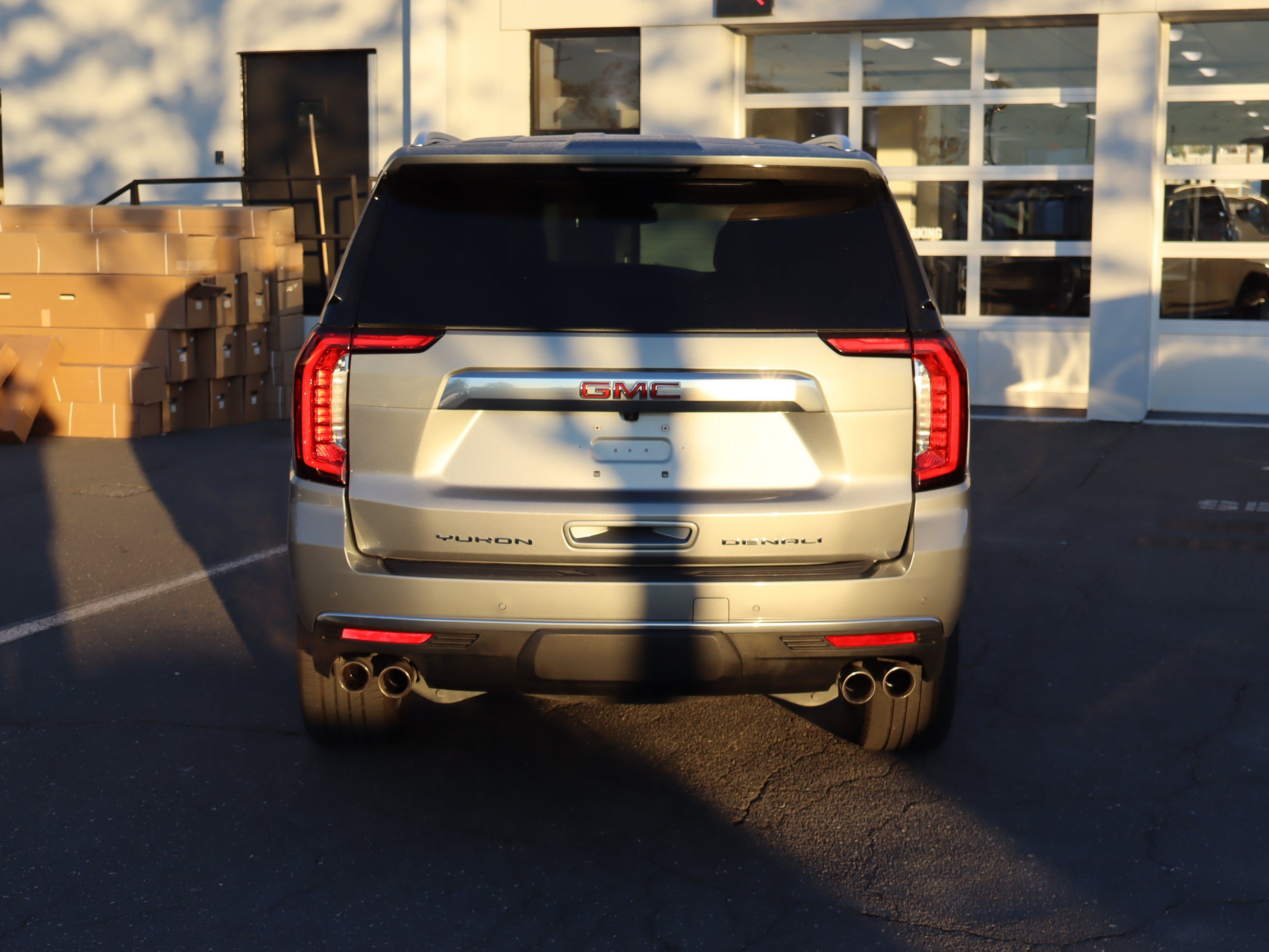 Used 2024 GMC Yukon Denali RWD image 9