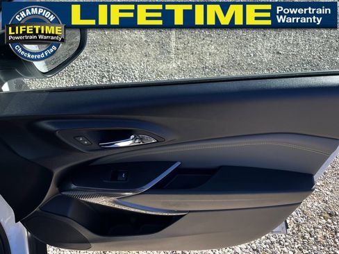 Used 2024 Chevrolet Trax ACTIV w/ Driver Confidence Package image 39