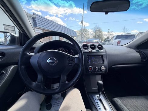 Used 2010 Nissan Altima Hybrid Sedan image 24