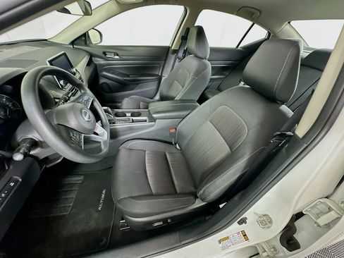 Used 2025 Nissan Altima 2.5 SV FWD image 13