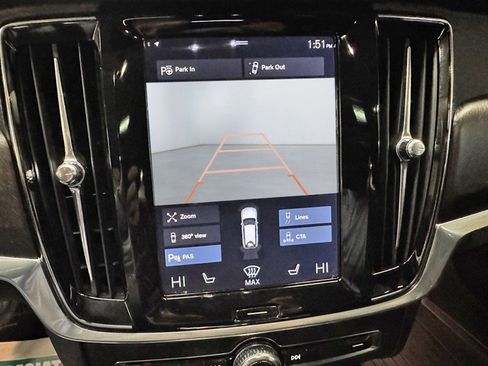 Used 2017 Volvo V90 T6 Cross Country image 17