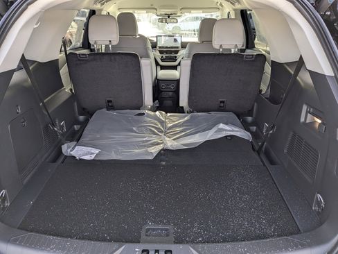 New 2026 Ford Explorer Active w/ Active Comfort Package image 13