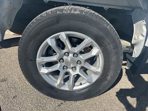 Used 2023 Chevrolet Silverado 1500 LT AWD/4WD image 8