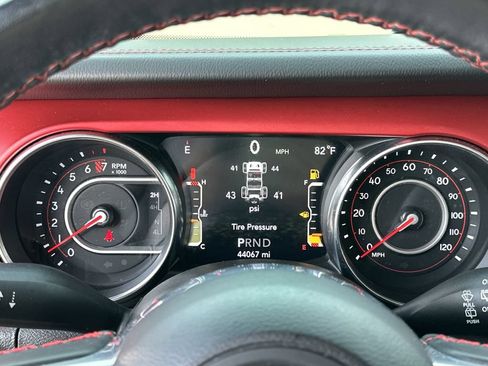 Used 2022 Jeep Wrangler Unlimited Rubicon w/ Cold Weather Group AWD/4WD image 12