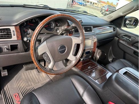 Used 2013 GMC Yukon Denali image 17