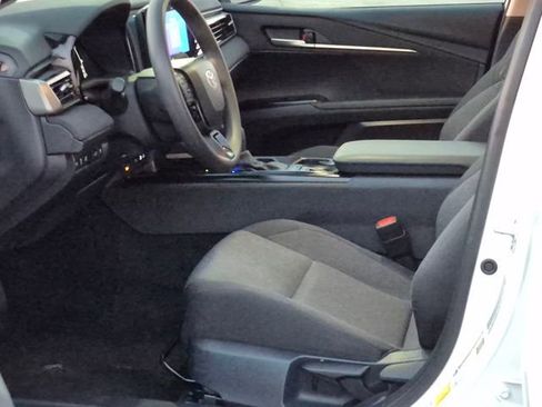 Used 2025 Toyota Camry LE image 15
